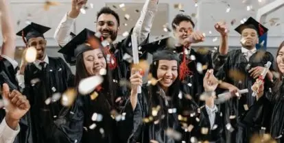 Best Graduation Gifts for College Students Who Want to Travel