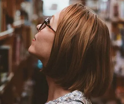 person searching for books in the library