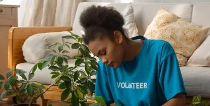 voluntourism vs volunteering